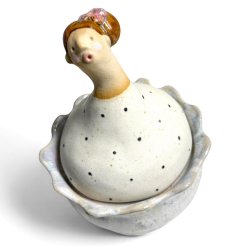 Prikket dame - keramikkrukke med lg 