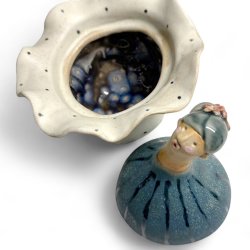 Prikker og flser- dame keramikkrukke med lg