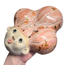 Damen med pink h�r - keramik v�oph�ng