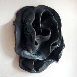 Stoflighed - Keramik relief - Sortbl� #15