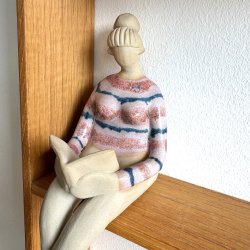 Kvinden der l�ser- lyser�d tr�je